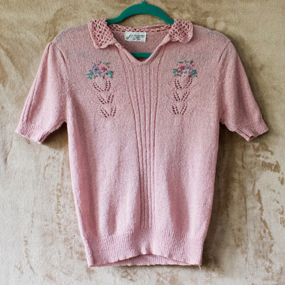 SOLD Pink embroidered flowers sweater Vintage - Picture 2 of 7